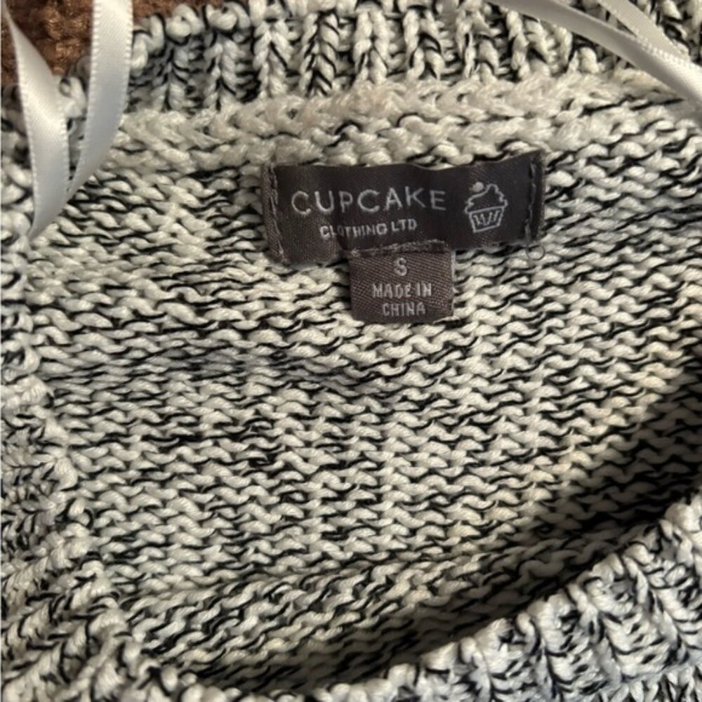 Cupcake- Sweater - Picture 3 of 3